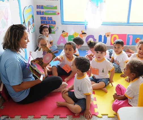 Projeto institui comemoração do Dia dos Pais e Dia das Mães