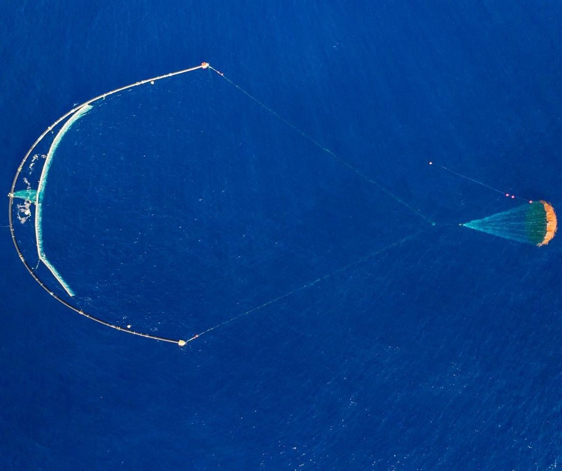 Uma máquina para limpar o oceano