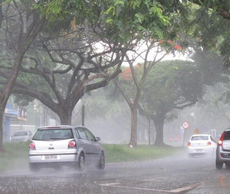 Volume de chuva em abril ultrapassa média prevista, aponta Simepar