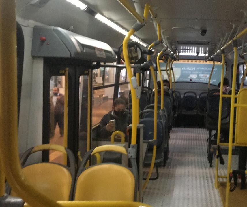 Ônibus só saem do terminal com passageiros sentados em Maringá