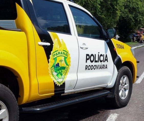 Motociclista bate em dois carros e morre na PR-496