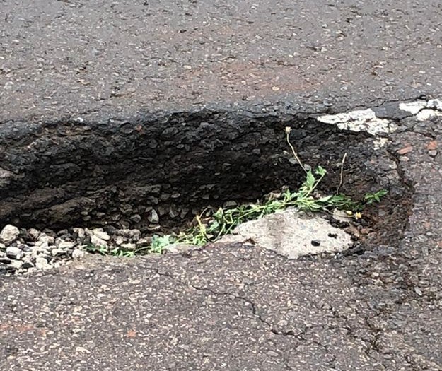 Motoristas sofrem com excesso de buracos em vias de Maringá