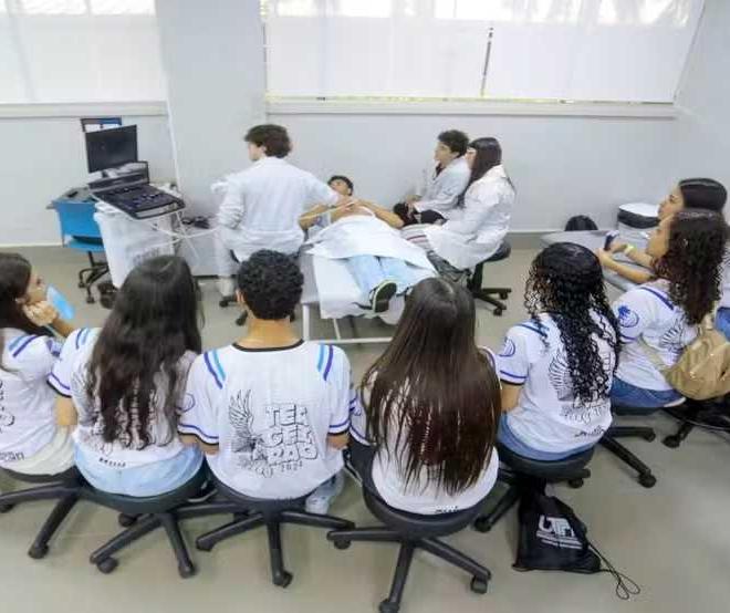 Integrado de Campo Mourão promove Feira das Profissões que inclui graduação em IA
