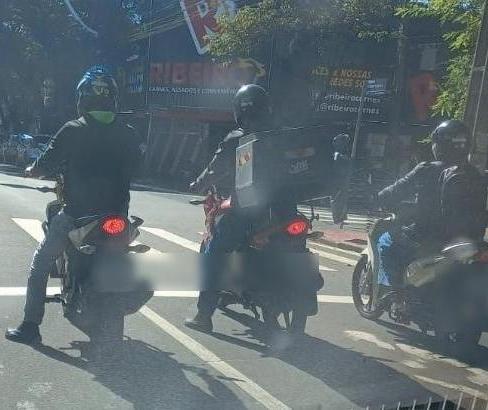 Motoristas que pararem o carro em bolsões poderão ser multados