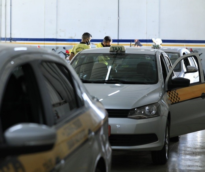 20 taxistas podem perder a concessão por abandono de ponto em Maringá