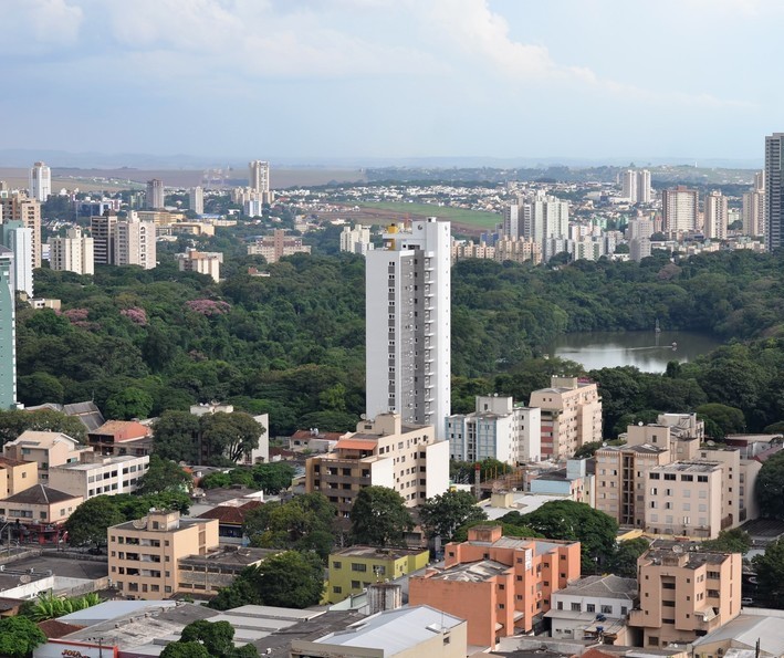 Céu claro e máxima de 30ºC no primeiro dia do ano em Maringá