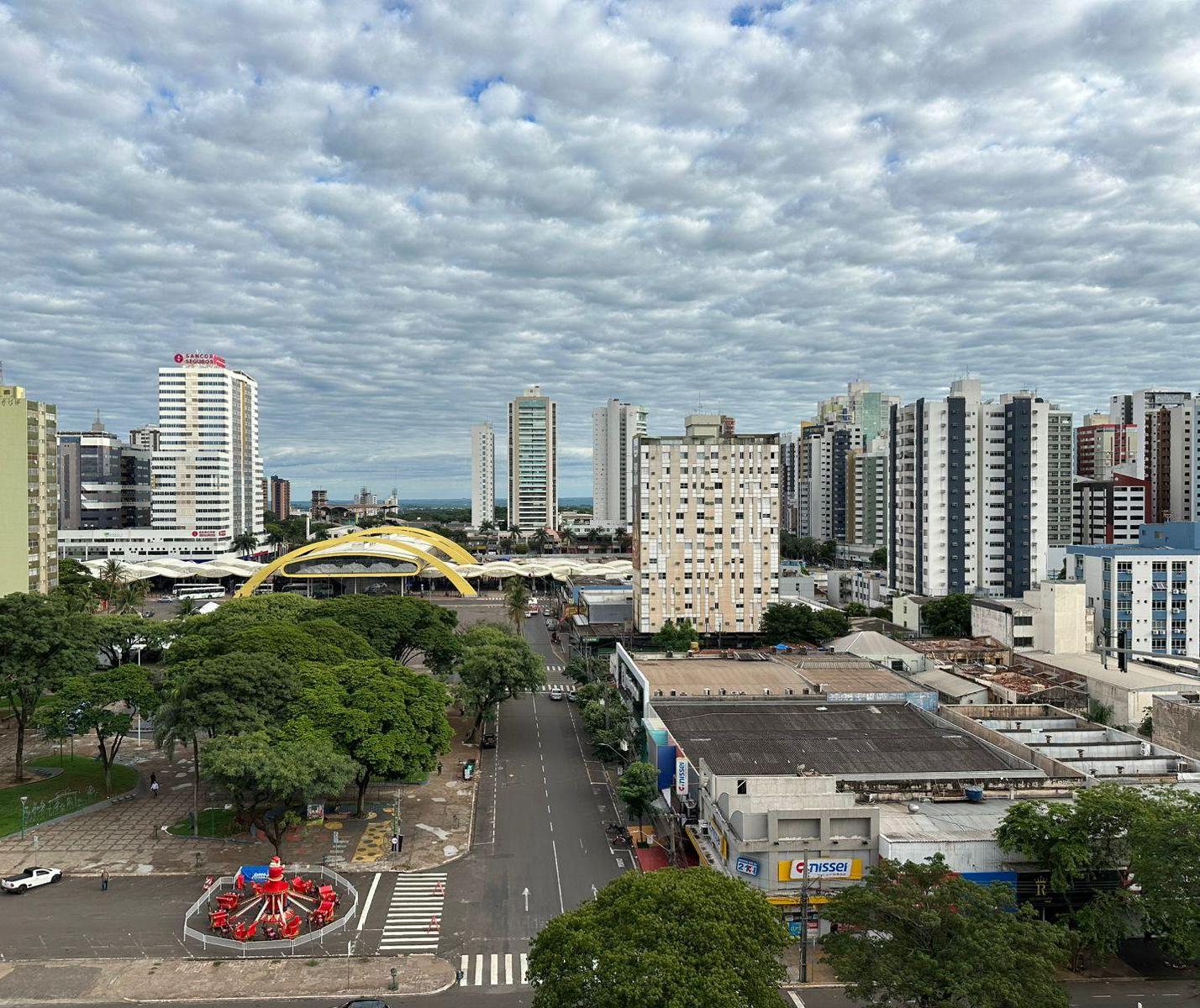 Quinta-feira (12) será de sol entre nuvens em Maringá; máxima prevista é de 29° C