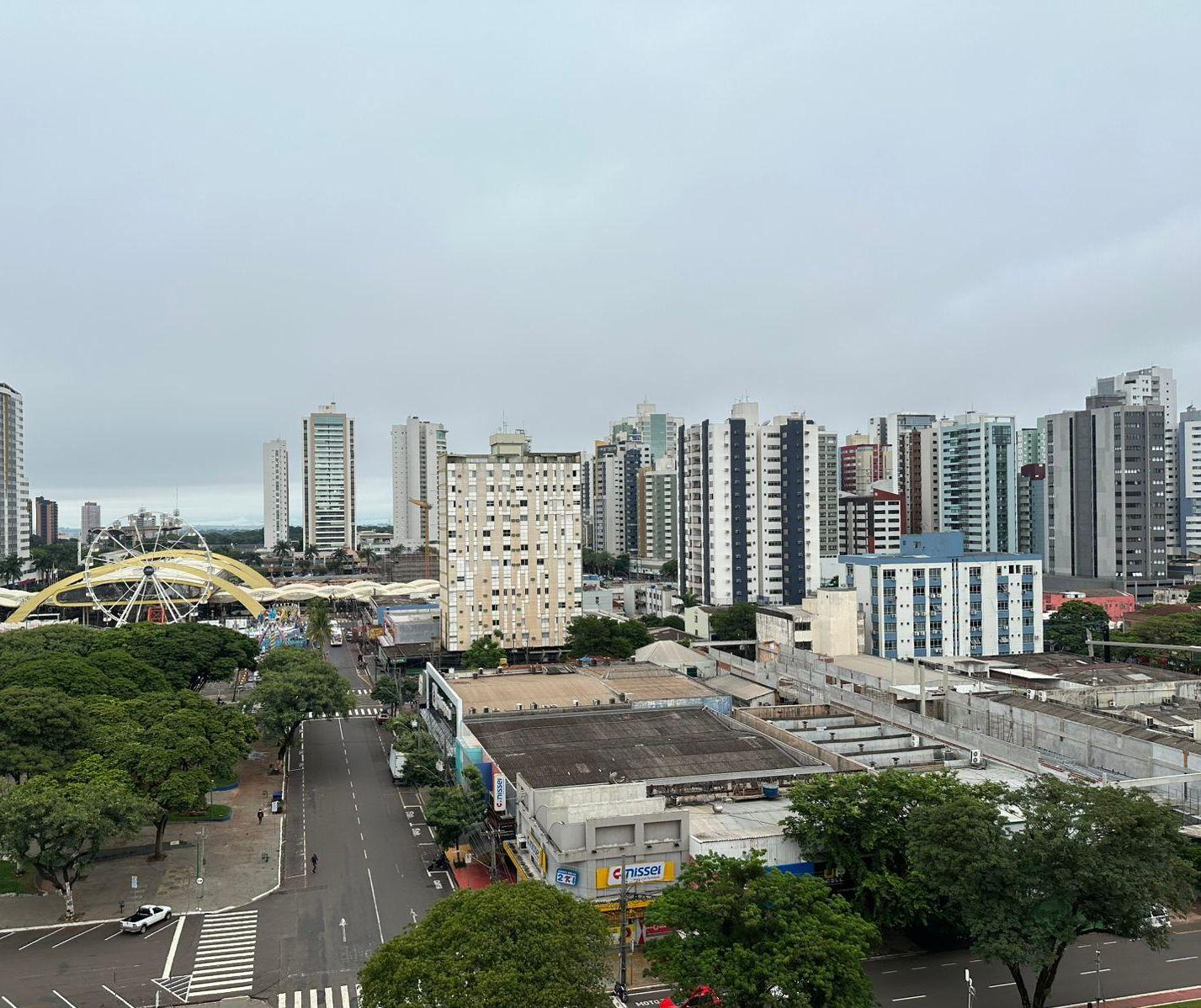 Segunda-feira (2) deve ser de céu encoberto e chance de chuva em Maringá