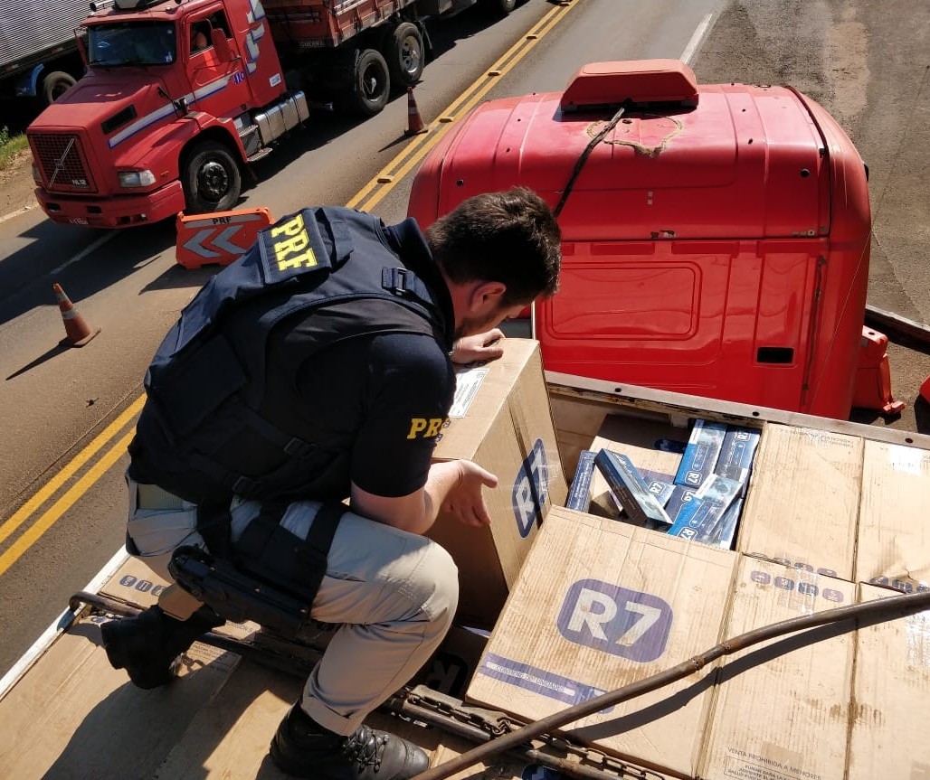 PRF apreende carga de cigarros contrabandeados do Paraguai