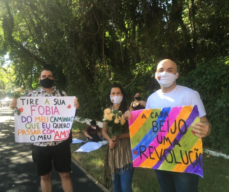 Manifestantes pedem o fim da homofobia