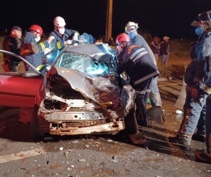 Acidente em Mandaguaçu deixa quatro feridos e motorista preso às ferragens
