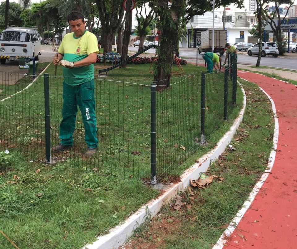 Praça de patinação em Maringá recebe proteção para crianças