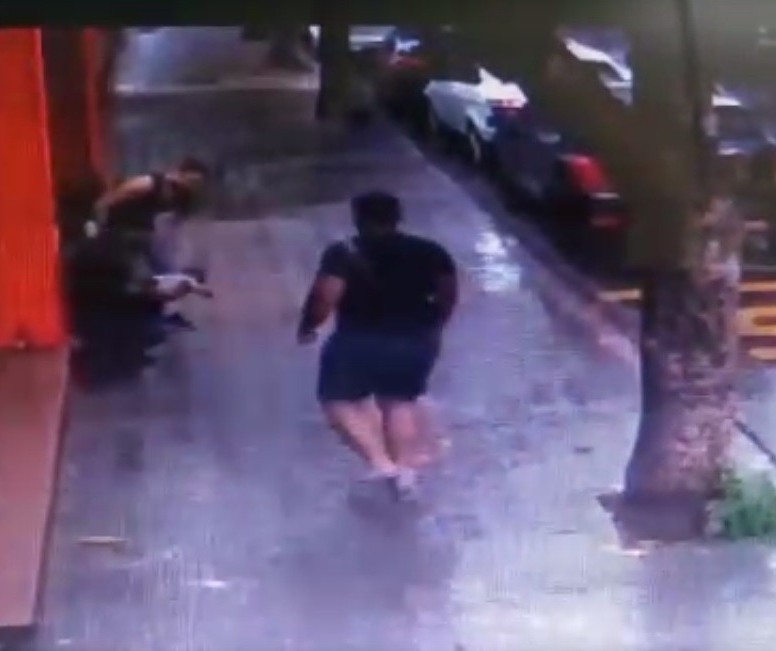 Câmera de segurança flagra bebê engasgado sendo salvo em Marialva; veja o vídeo