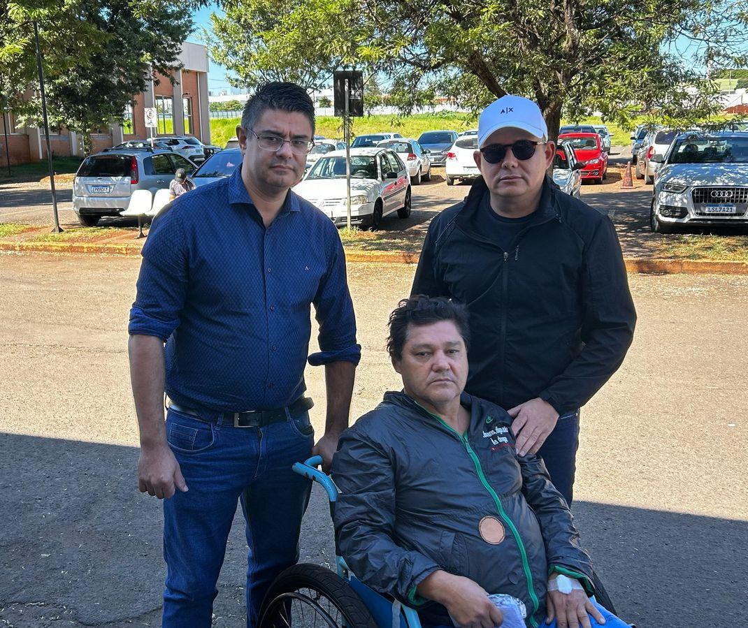 Ciclista atropelado por carro de luxo tem alta hospitalar