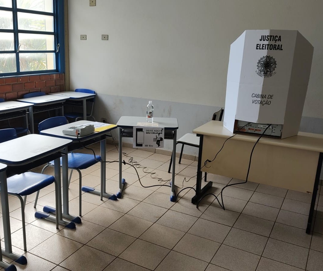Urnas são instaladas nos locais de votação de Maringá e região