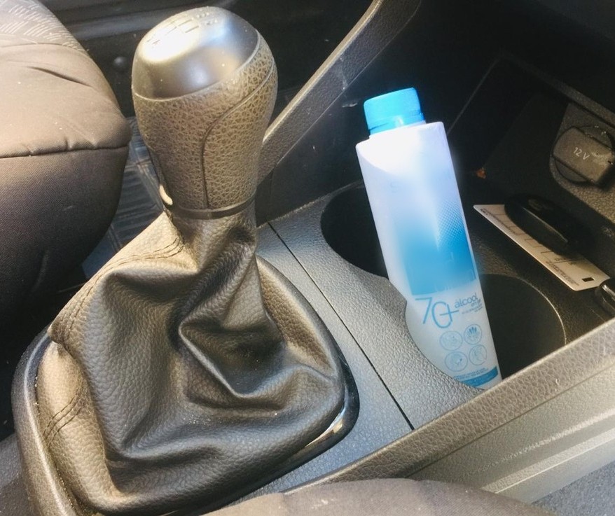 Ouvinte quer saber: guardar álcool em gel dentro do carro é perigoso?