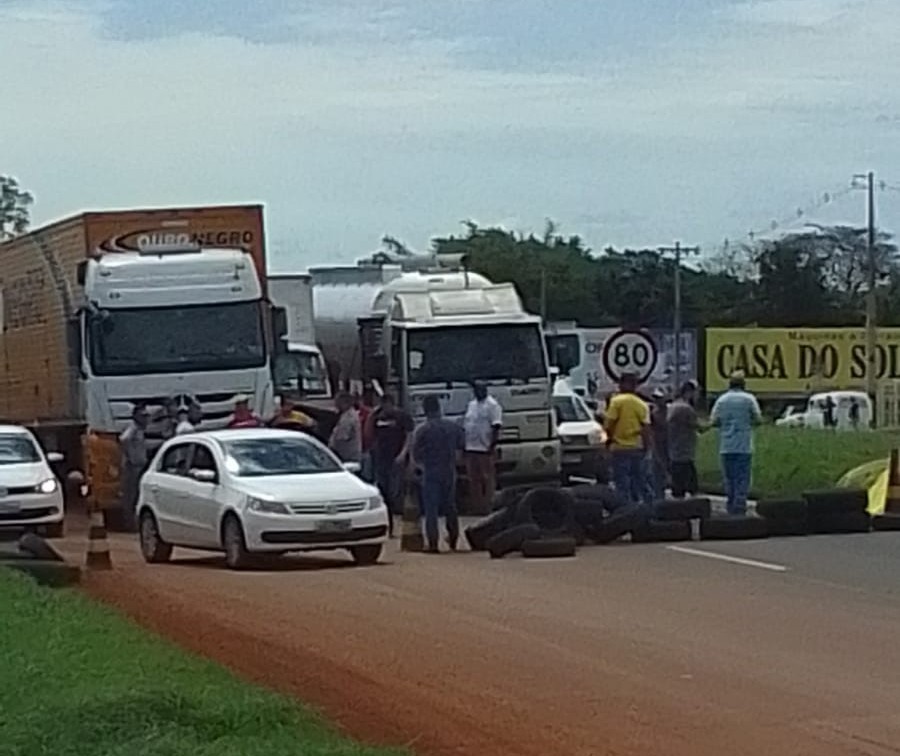 Confira atualização sobre bloqueios em rodovias estaduais do Paraná 