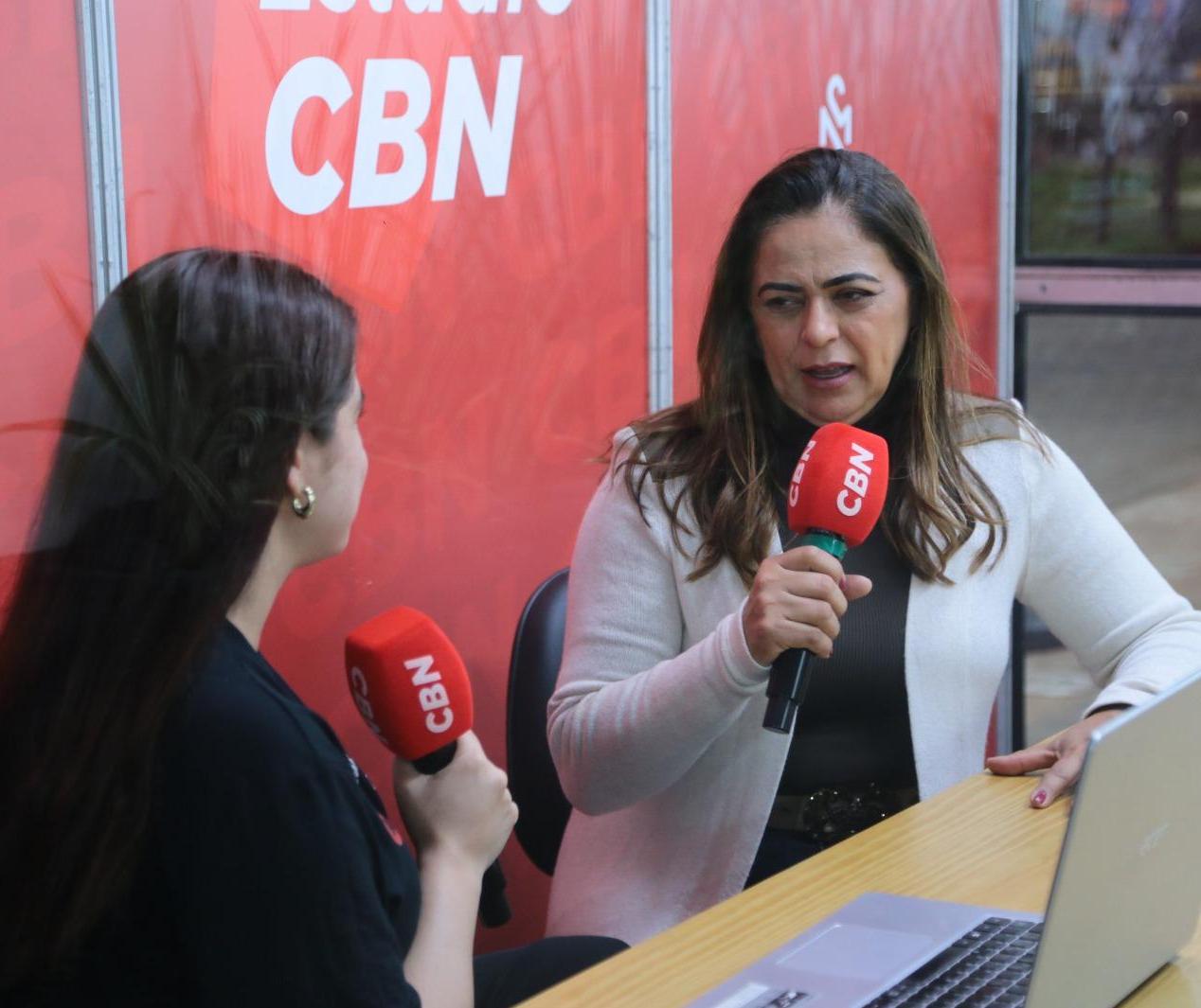 Mais diferentes raças continuam chegando para exposição na Feira