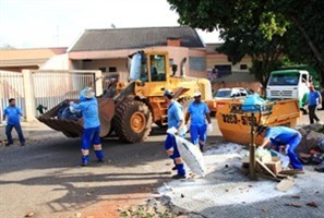 Prefeitura de Maringá vai contratar 65 coletores para reforçar a limpeza pública da cidade