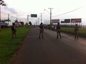 Caminhoneiros liberam trecho da Avenida Morangueira após dois dias de bloqueio