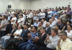 População lota Câmara Municipal para acompanhar a diplomação do prefeito, vice e vereadores eleitos em Maringá