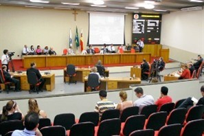 Vereadores decidem ouvir a comunidade antes de definir novos subsídios para Legislativo e Executivo de Maringá