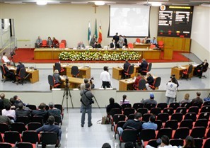 Câmara de Maringá aprova salário de R$ 6.900 para vereadores