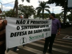 Sindicatos de Maringá protestam contra projeto que cria Fundação Estadual de Saúde