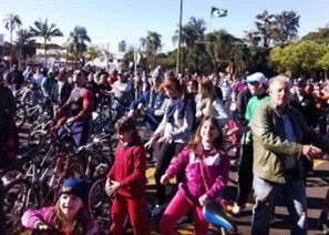 Milhares de pessoas participaram do Passeio Ciclístico da Família promovido pela Igreja Católica