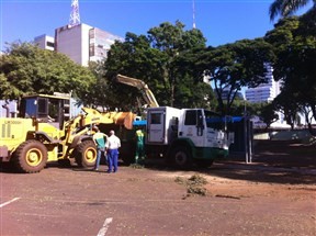 Praça Raposo Tavares de Maringá passa por revitalização para receber terminal urbano durante obras do Terminal Intermodal