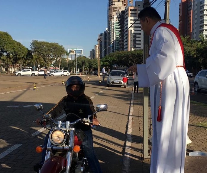 Motoristas recebem a bênção de São Cristóvão neste domingo (24) em Maringá