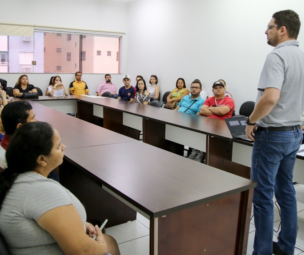 Cadastro de autônomos para trabalhar durante o Natal continua