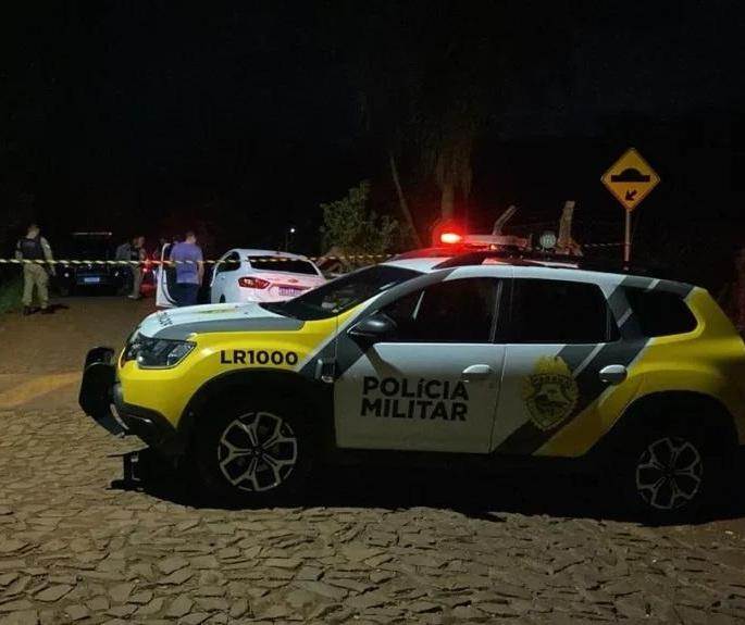 Homem faz mulher refém e é morto em confronto; ela também morreu