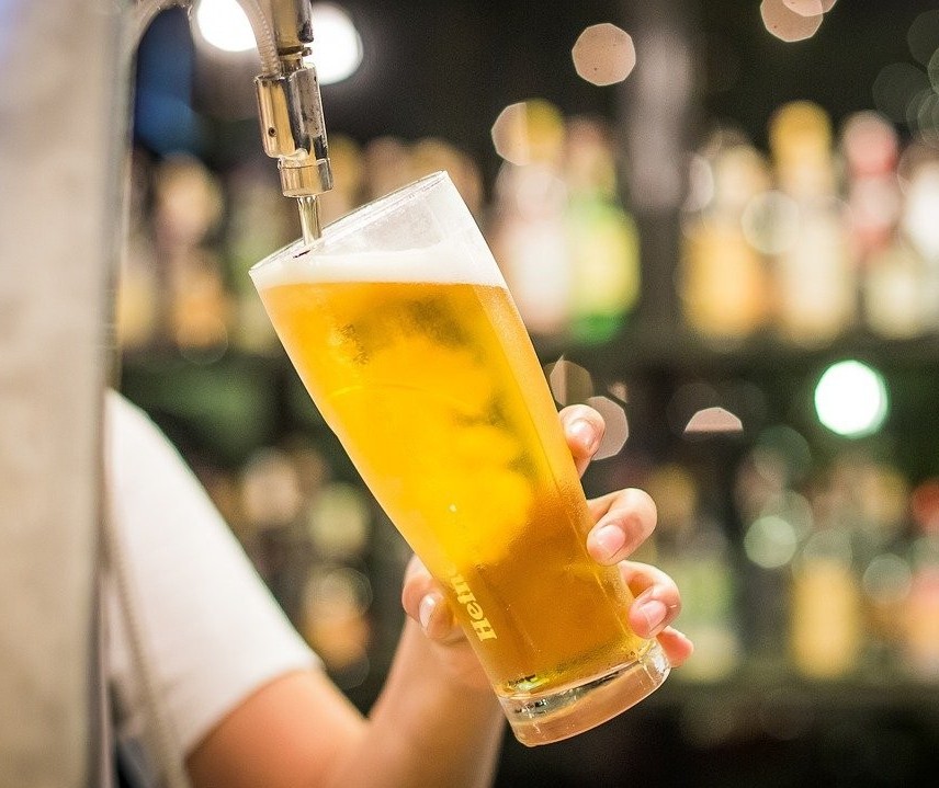 Donos de bares e restaurantes pedem não aplicação da Lei Seca nas eleições, mas Paraná proíbe venda de bebidas alcoólicas