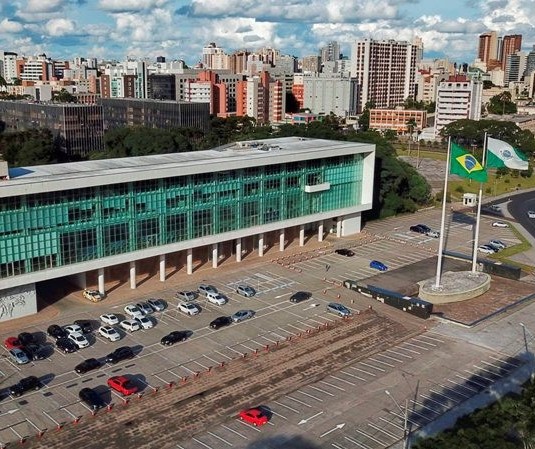 Governo do Paraná prorroga medidas restritivas até o final do mês 
