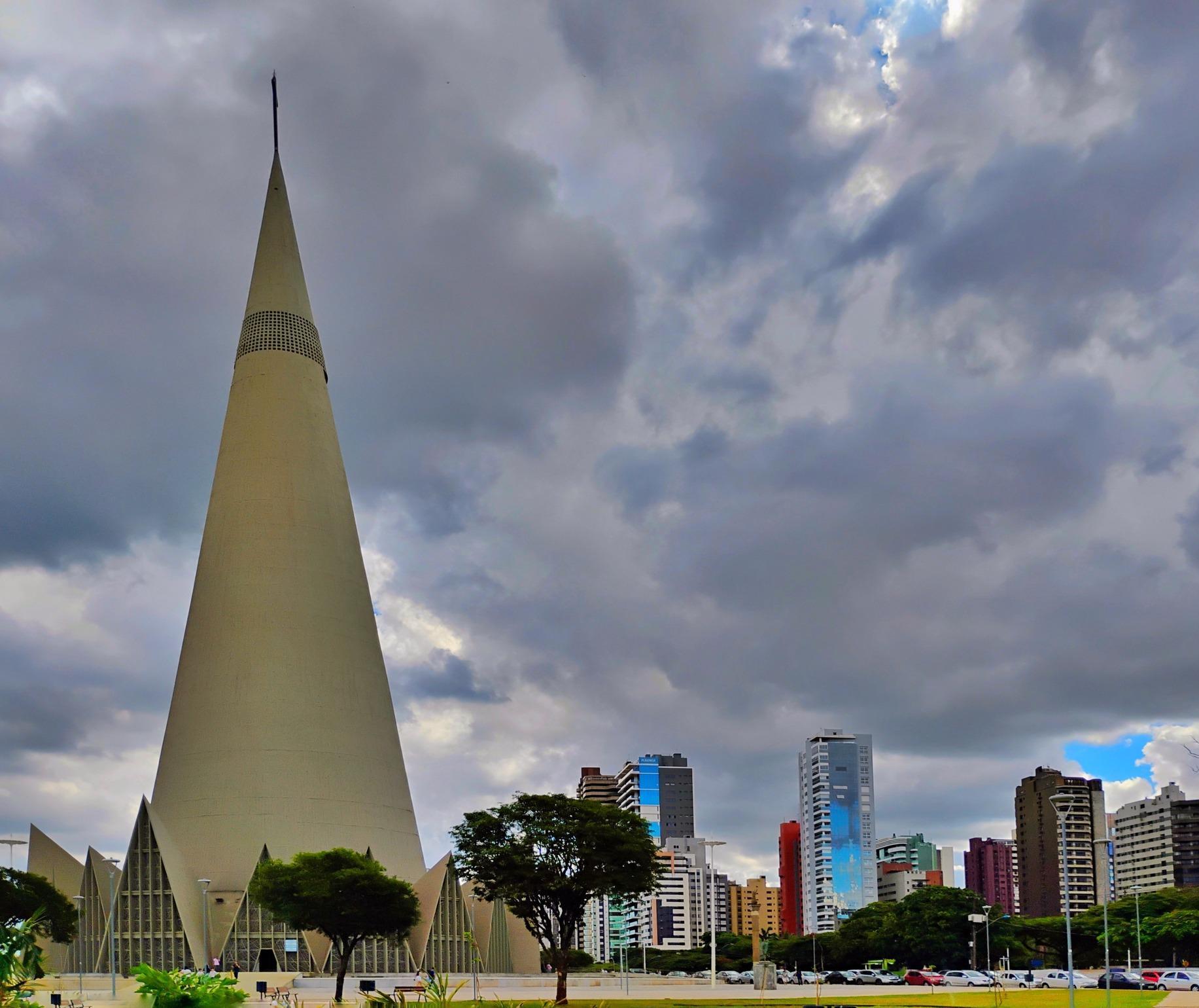 Terça-feira (23) será de calor e tempo instável em Maringá