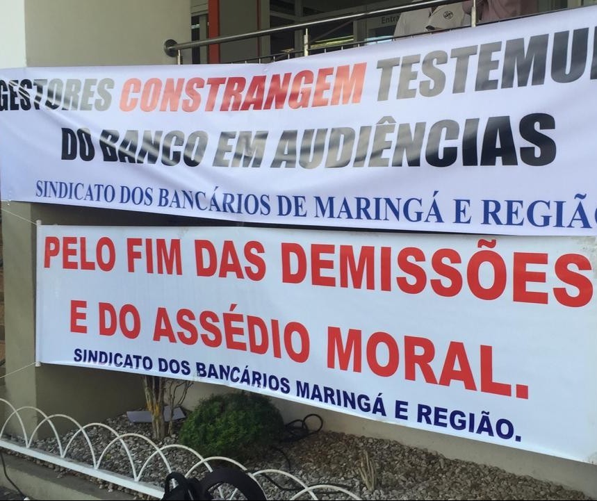 Sindicato dos bancários protesta contra demissões e assédio moral