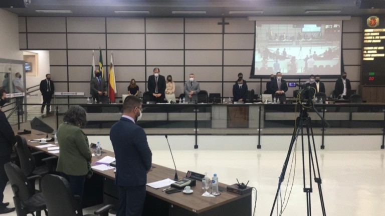 “Minuto de silêncio” se torna homenagem constante na Câmara Municipal