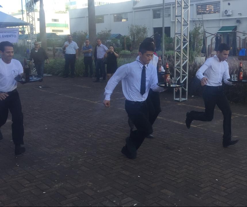 Corrida dos garçons é atração na Semana do Turismo