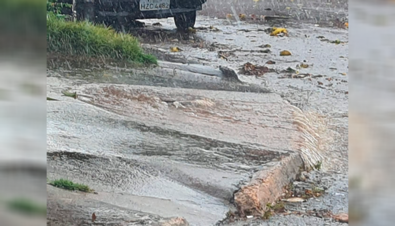 Chuva revela as ligações clandestinas na rede de esgoto em Maringá