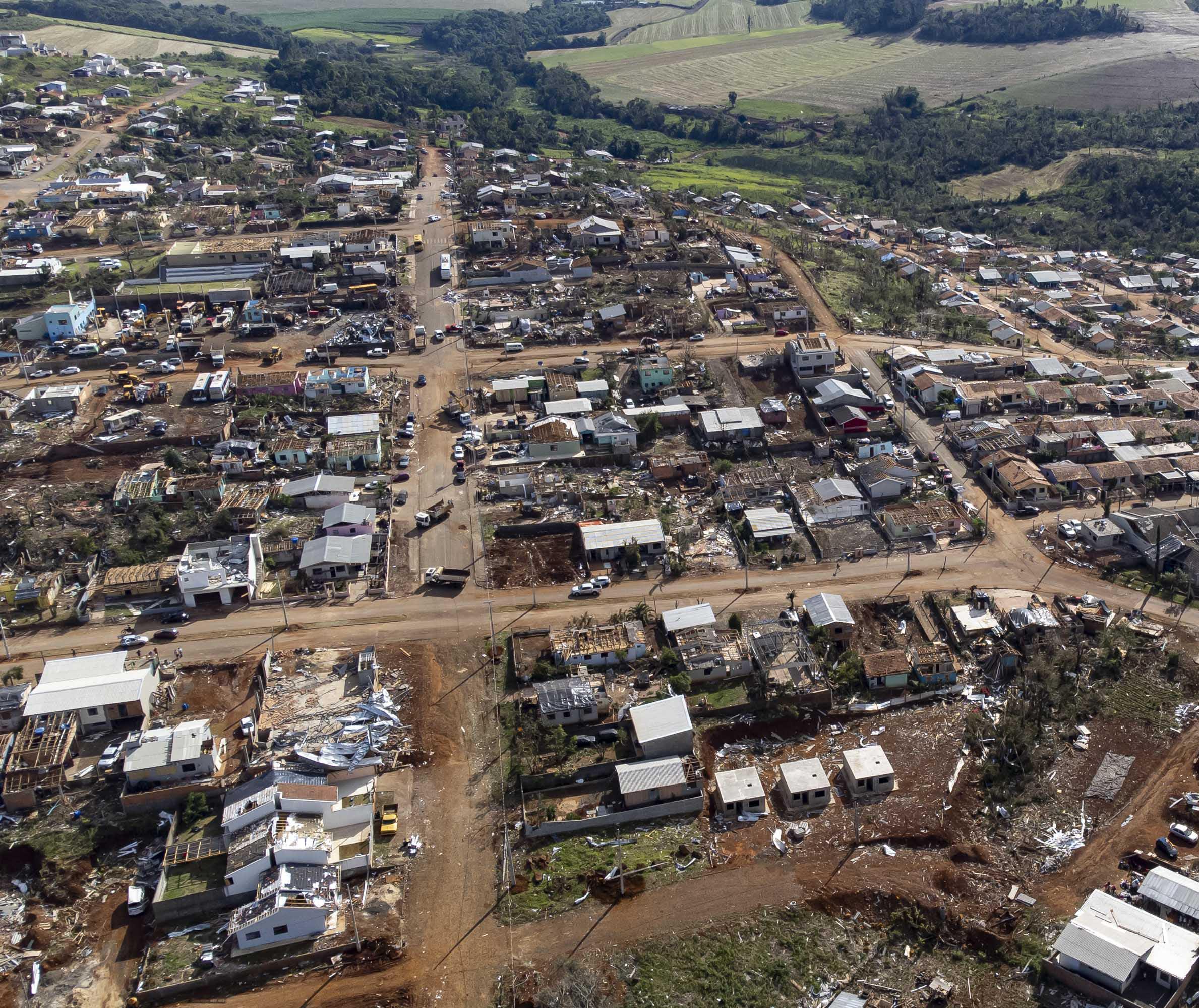 Reconstrução de Rio Bonito: não há mais casas destelhadas, diz secretário