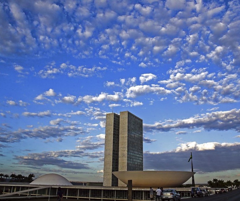 Pesquisa mostra o que os brasileiros esperam do cenário político em 2021