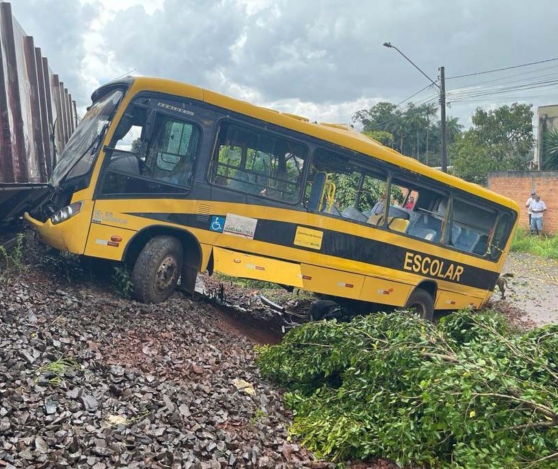 Ônibus da Apae de Jandaia do Sul estava com licença vencida