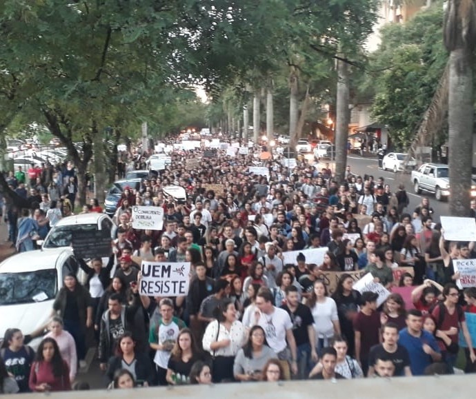 Estudantes protestam contra medidas do Governo Federal