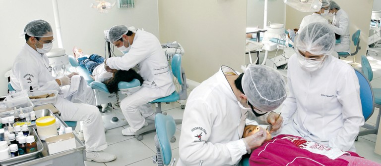 Clínica odontológica da UEM tem capacidade para atender até 2 mil pacientes por mês