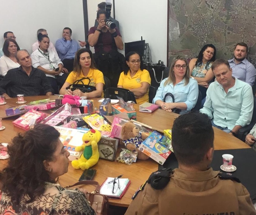 Campanha quer arrecadar 10 mil brinquedos para doar no Natal