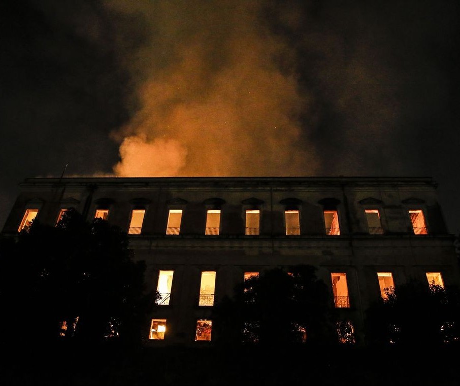 Incêndio repercute na comunidade acadêmica