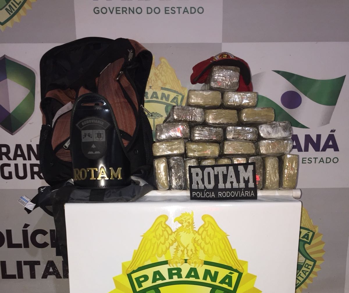 Homem é preso com 17 kg de maconha em ônibus