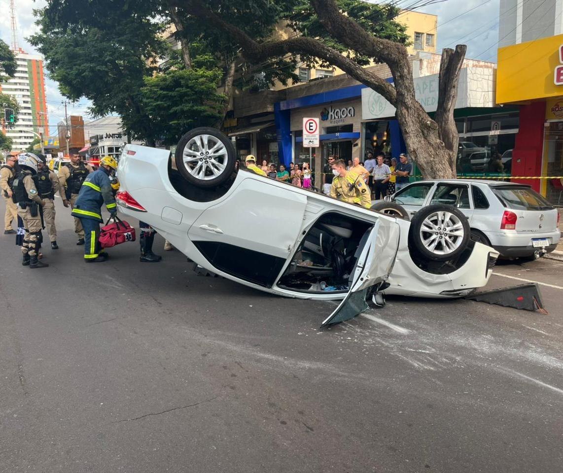 Cinco pessoas ficam feridas em acidente no centro de Umuarama