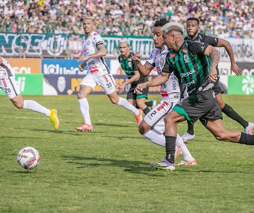 Primeiro duelo da final do Paranaense tem 4 gols e termina em empate